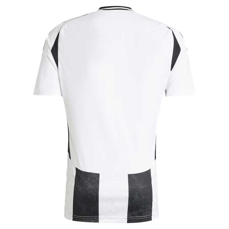 Il ritorno delle righe sulla maglia della Juventus 2020/2021